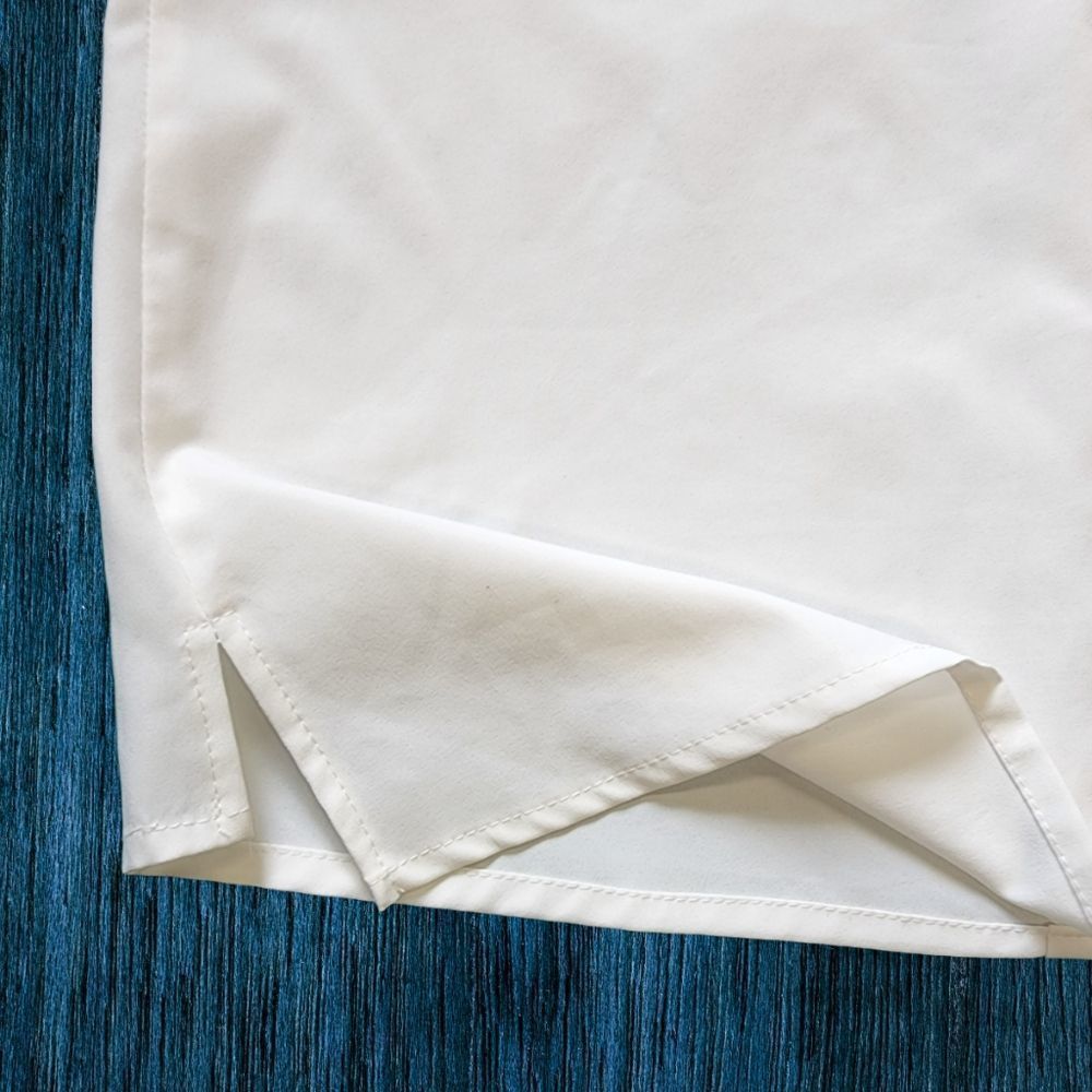 white blouse - Picture 3 of 6